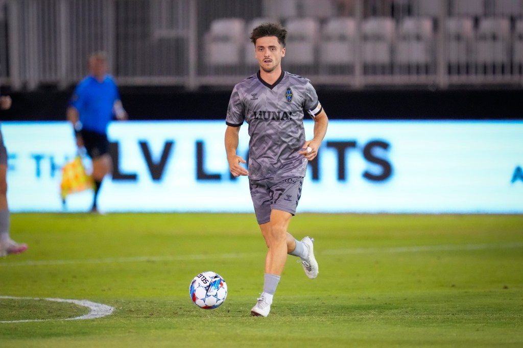 Las Vegas Lights midfielder Valentin Noël